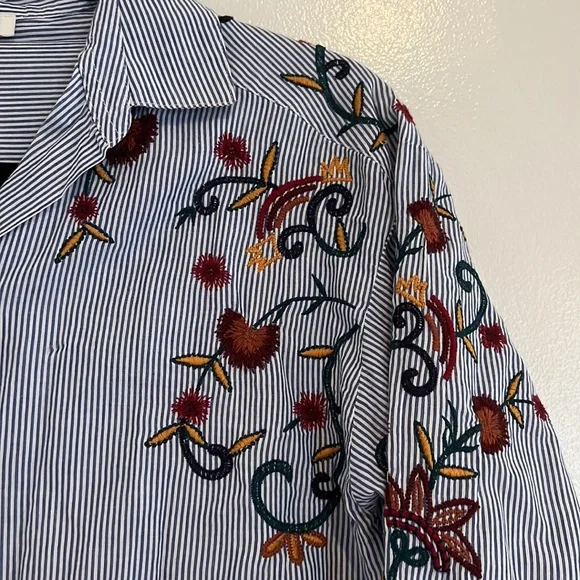 Beach lunch lounge- long sleeved floral button up - Picture 3 of 3